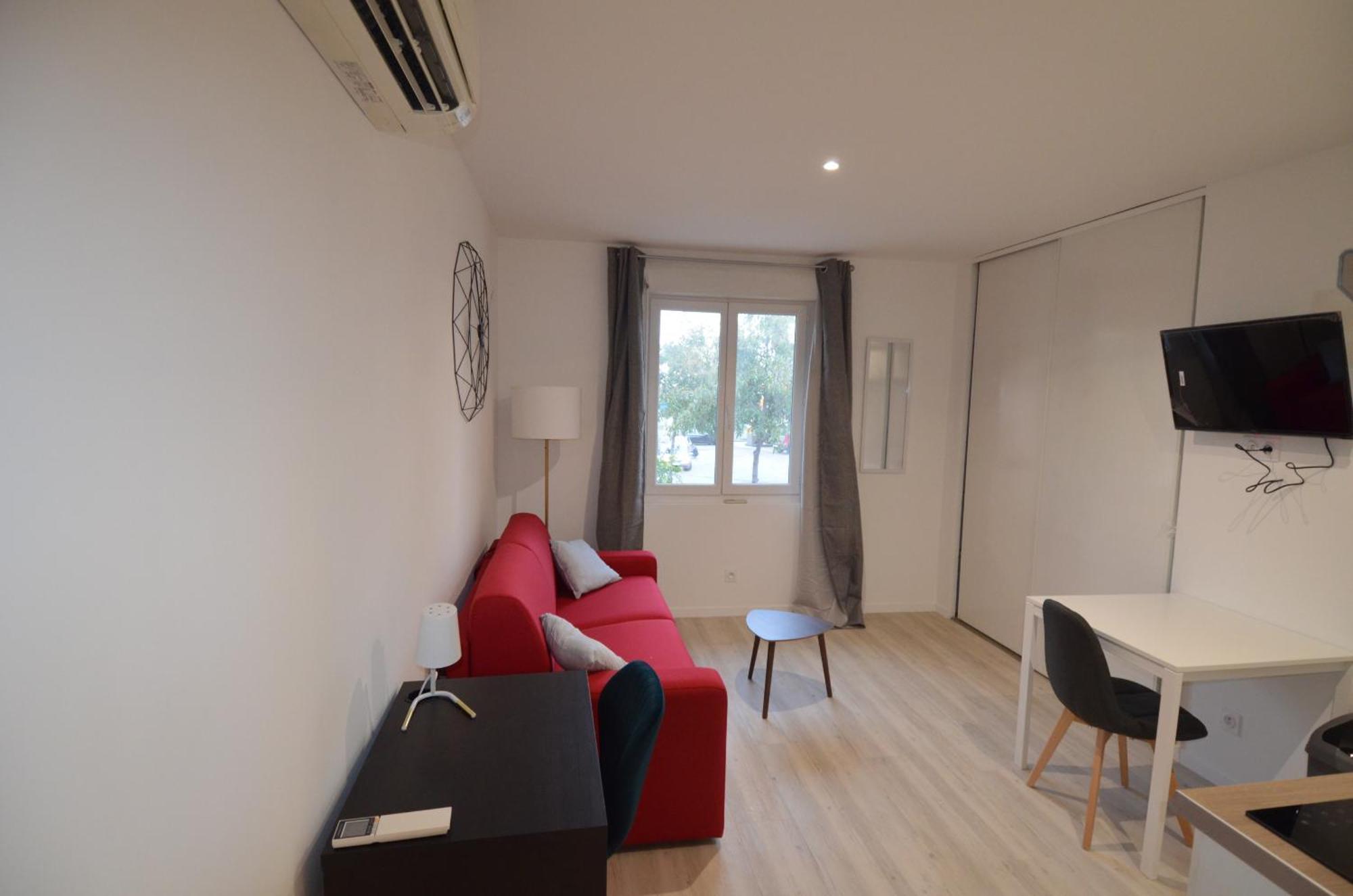 Cassin - Next To Tramway Line 2 Near Airport Lejlighed *