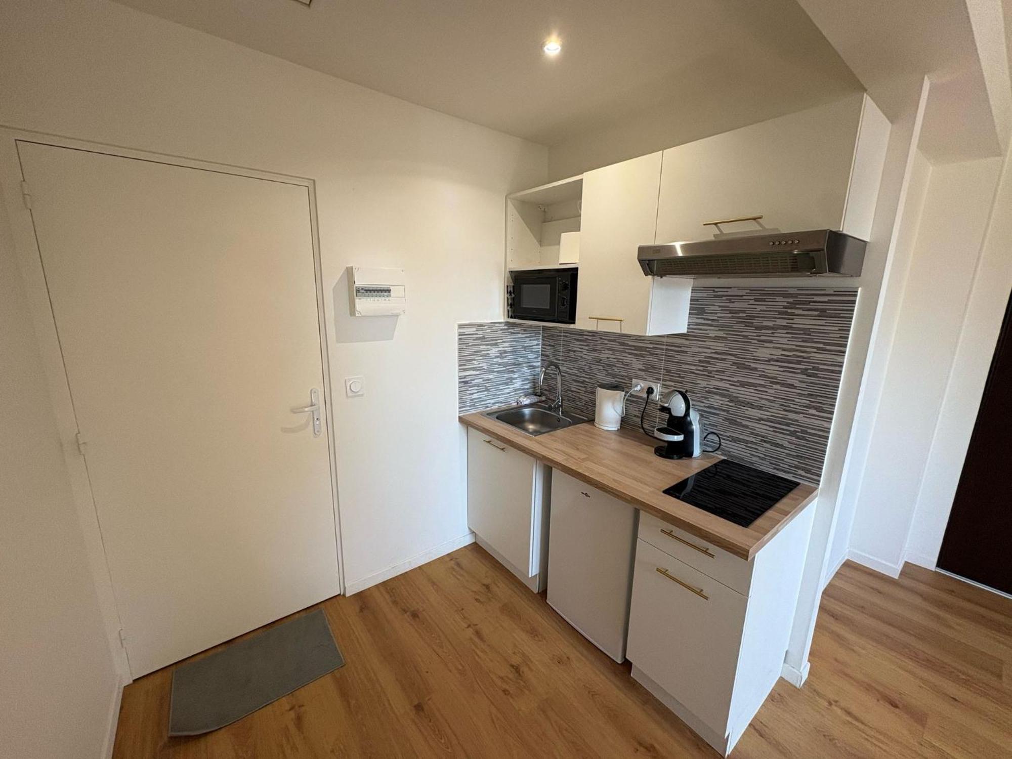 Cassin - Next To Tramway Line 2 Near Airport *